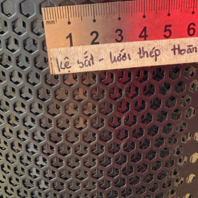 Tôn lỗ lục giác lỗ 6li dày 4zem được sơn tĩnh điện