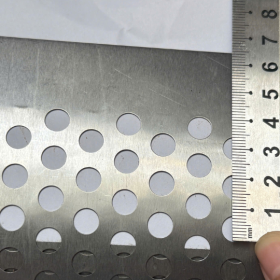 Tôn Lỗ ô 8li dày 4 zem - Khổ 1M/2M và Khổ 1M2/2M