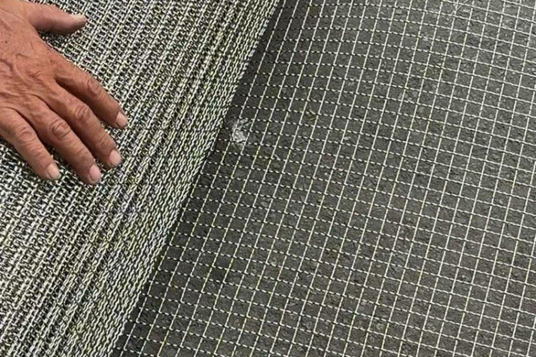 Lưới đan dệt inox 304 ô 1p5 cộng 1li5 khổ 1M