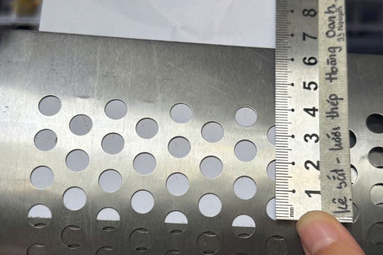 Tôn Lỗ ô 8li dày 4 zem - Khổ 1M/2M và Khổ 1M2/2M