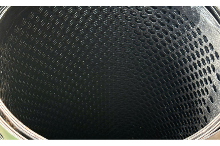 Tôn lỗ lục giác lỗ 6li dày 4zem được sơn tĩnh điện