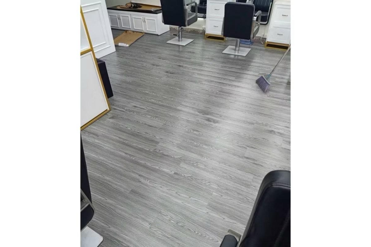 Sàn nhựa giả gỗ giá rẻ - Đa dạng màu sắc kích cỡ - Chất liệu nhựa giả gỗ - Flooring - Nâng cấp không gian sống - Giá rẻ - Đa dạng màu sắc và kích cỡ